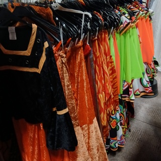 Ca. 116x Feestkleding neon
